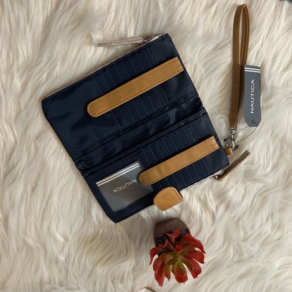 Nautica Pink Wristlet Wallet NEW - Picture 3 of 4